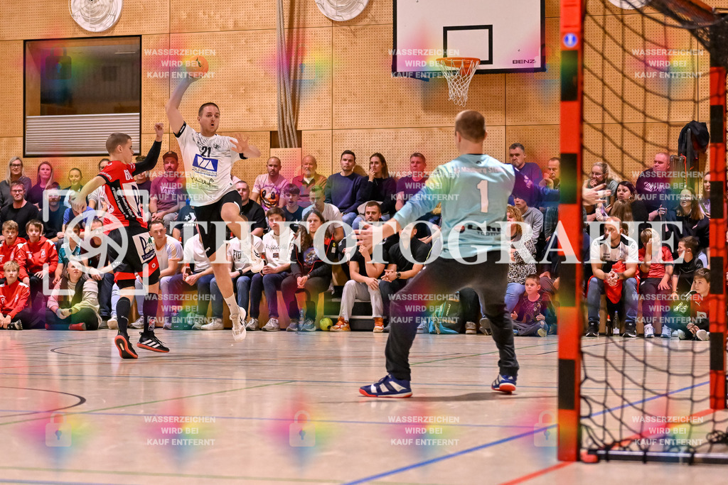 GER, SG Maulburg/Steinen - HSG Dreiland, Handball, Landesliga Suedbaden, 4. Spieltag, Saison 2024/2025, 12.10.2024 | Yannick Sain (HSG Dreiland, #21) springt und wirf den Ball richtung Tor von Rubens Freuschle (SG Maulburg/Steinen, #01)GER, SG Maulburg/Steinen - HSG Dreiland, Handball, Landesliga Suedbaden, 4. Spieltag, Saison 2024/2025, 12.10.2024Foto: TH Fotografie/Thomas Hess