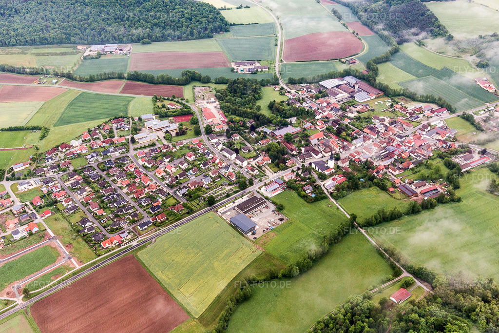 Luftbild: Ortsansicht im Ortsteil Untersteinbach in Rauhenebrach im Bundesland Bayern in Deutschland. Foto: IMG_099742.jpg vom 25.05.2017 durch Werner Riehm/FLY-FOTO.de