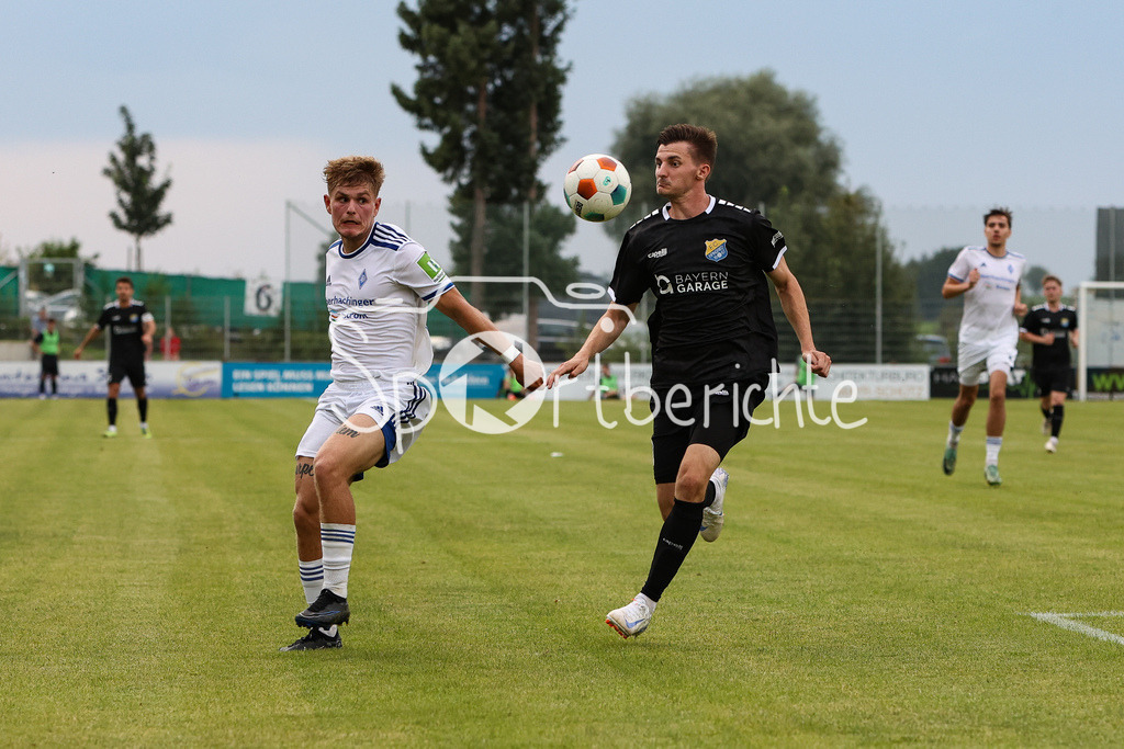 FC Pipinsried - FC Deisenhofen | im duell Alexander MEHRING (FCD #23) und Michael BACHHUBER (FCP #10) / zweikampf