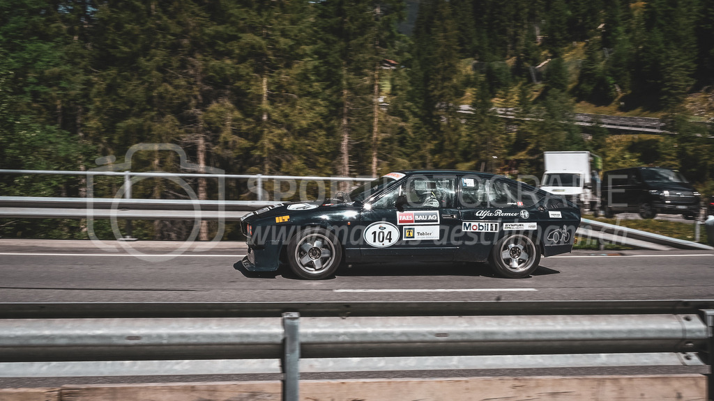 19. Arosa ClassicCar 2023 - 2. September 2023 | 19. Arosa ClassicCar 2023
Arosa, Schweiz
Wenger Werner aus Zuoz mit der Startnummer 104 in einem Alfa Romeo GTV 6, Jahrgang 1982, in der Klasse Alpine Performance.
@arosaclassiccar, @arosa.official, #arosaclassiccar, #arosa, #76curves, #classiccar
Bild: Sportfotografie Markus Aeschimann | www.markus-aeschimann.ch - Realisiert mit Pictrs.com