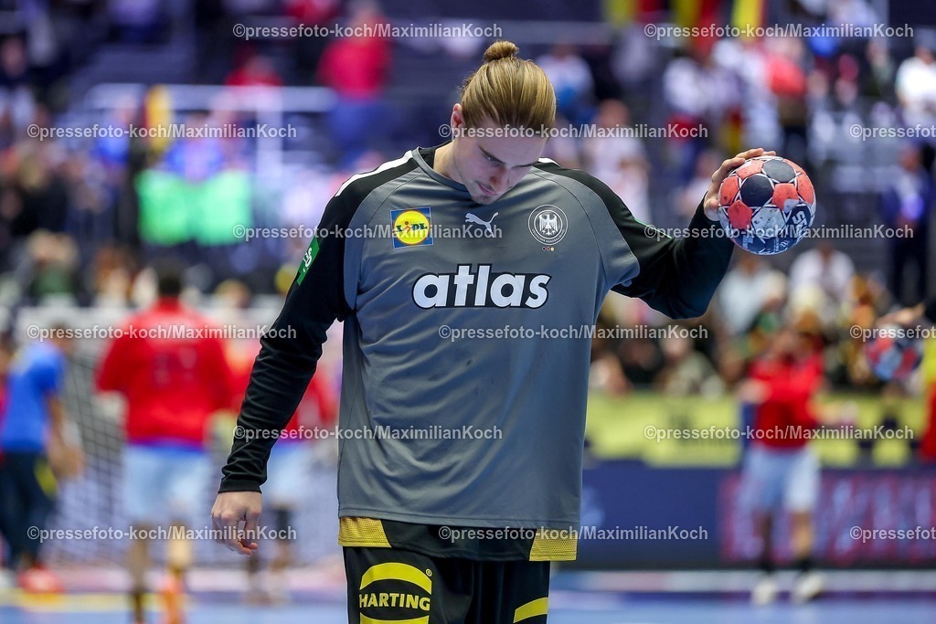 EHF19012602100 | 19.01.2026, Handball, Men's EHF EURO 2026, Deutschland - Spanien, Jyske Bank Boxen in Herning, Dänemark, Preliminary Round:  Juri Knorr (Germany #15) 