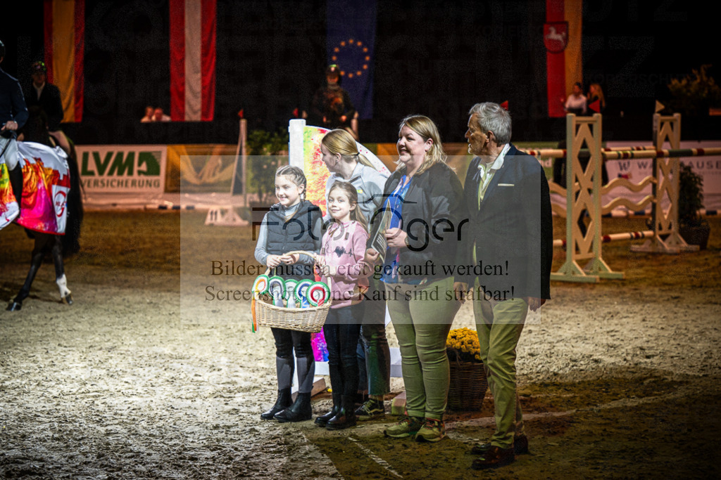 DOS_0018 | Entdecke hochwertige Reitturnierfotos von Foto Oger. Professionell, emotional und authentisch – jetzt Lieblingsmomente im Shop bestellen.Deutschlandweite Turnierfotografie. - Realisiert mit Pictrs.com