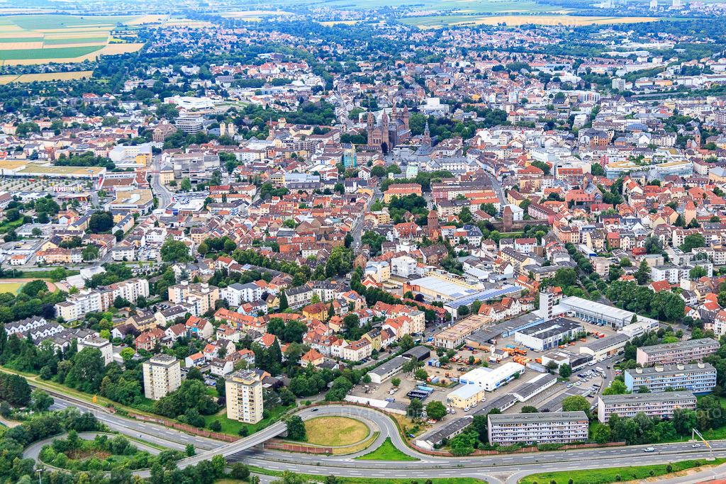 Luftbild: Stadtübersicht von Südosten in Worms im Bundesland Rheinland-Pfalz in Deutschland. Foto: IMG_091086.jpg vom 04.07.2016 durch Werner Riehm/FLY-FOTO.de