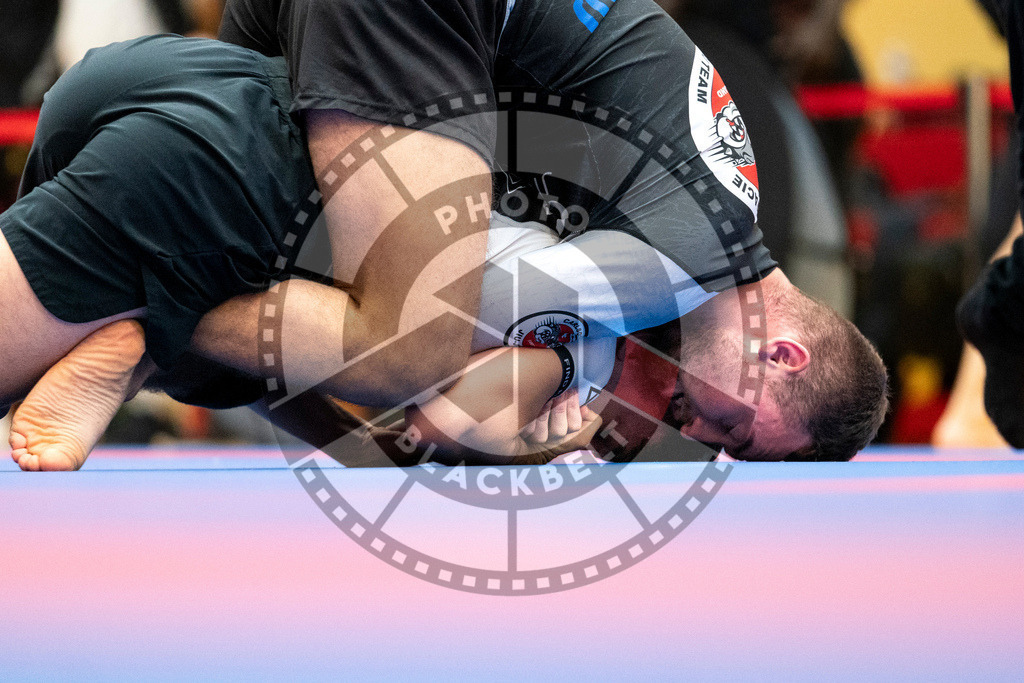 20231118PBB13500 | Fighters compete during the AJP Tour 600 Frankfurt Championship in Frankfurt/Main, Germany, on November 18, 2023.