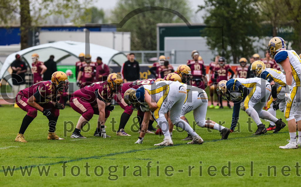 2022-04-30_100_Erding_Bulls_gegen_Regensburg_Phoenix | Erding, Deutschland, 30.04.2022:
Football, Regionalliga 2022, 1. Spieltag, Erding Bulls gegen Regensburg Phoenix

Foto: Christian Riedel / fotografie-riedel.net