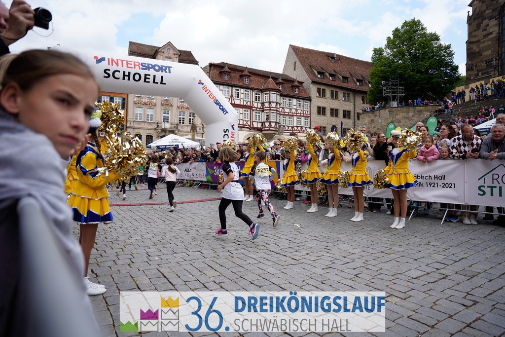 AOK Junior Cup 400m | 3Königslauf 2022 AOK Junior Cup 400m - Realisiert mit Pictrs.com