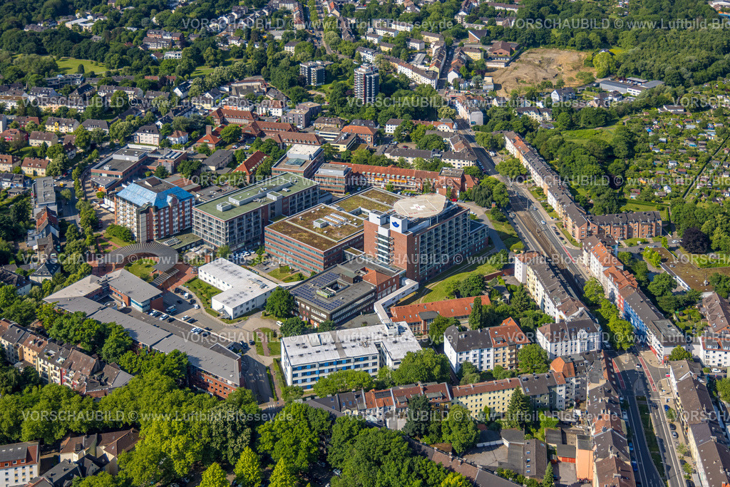 Bochum250600373 | Luftbild, Bergmannsheil Krankenhaus, BG Klinik und Universitätsklinikum der Ruhr-Universität Bochum mit Hubschrauberlandeplatz, Südinnenstadt, Bochum, Ruhrgebiet, Nordrhein-Westfalen, Deutschland