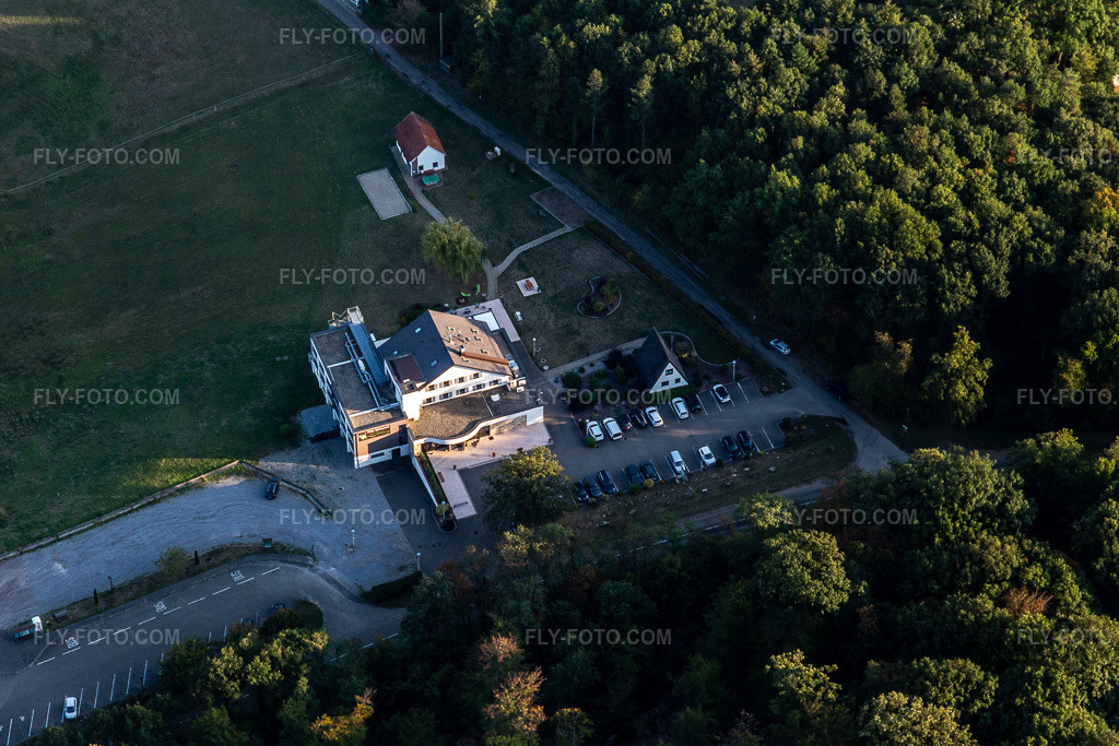 Aerial view: Restaurant Le Cleebourg in Rott in the state Bas-Rhin, France.Photo: IMG_123242.jpg taken on 09/30/2020 by Werner Riehm/FLY-FOTO.comResolution of the original: 5472 x 3648 px
