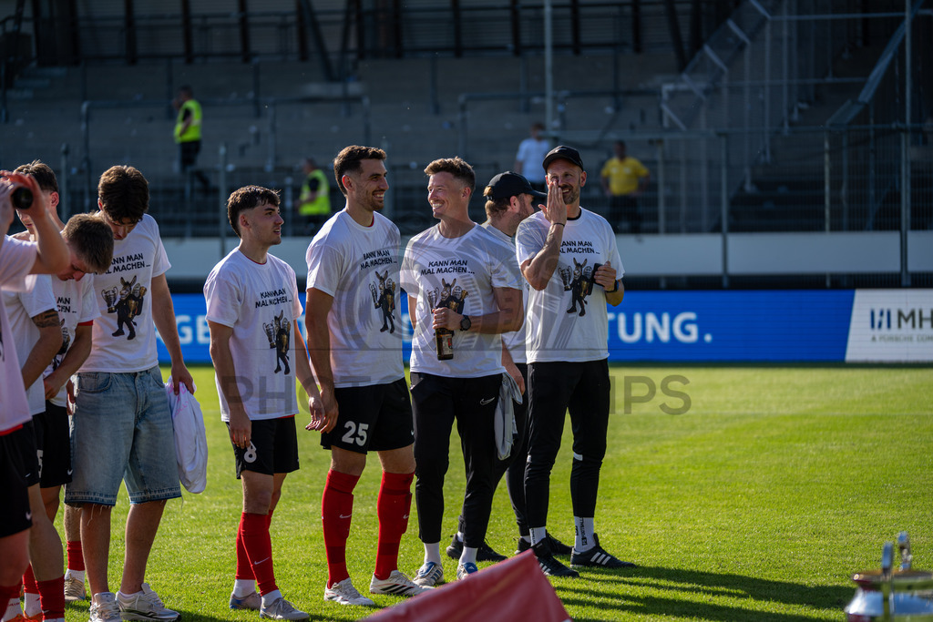 Stuttgarter Kickers vs. SG Sonnenhof Großaspach, Fussball, WFV-Pokal, Finale, 23.05.2026 | Team jubelt nach Abpfiff mit Fans, Zuschauern und Verantwortlichen,Stuttgarter Kickers vs. SG Sonnenhof Großaspach, Fussball, WFV-Pokal, Finale, 23.05.2026