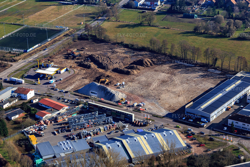 Luftbild: Baustelle zur Erschliessung des neuen Logistikpark der HANSAINVEST und DFI-Real-Estate Kandel nach Abriss des OBI-Markts im Ortsteil Minderslachen in Kandel im Bundesland Rheinland-Pfalz in Deutschland. – Foto: IMG_145391.jpg vom 05.03.2025 durch Werner Riehm/FLY-FOTO.de – Auflösung des Originals: 5472 x 3648 px – Entdecke HANSAINVEST | Kapital-verwaltungs-gesellschaft: Hansainvest – DFI Real Estate - Driving Future Innovation