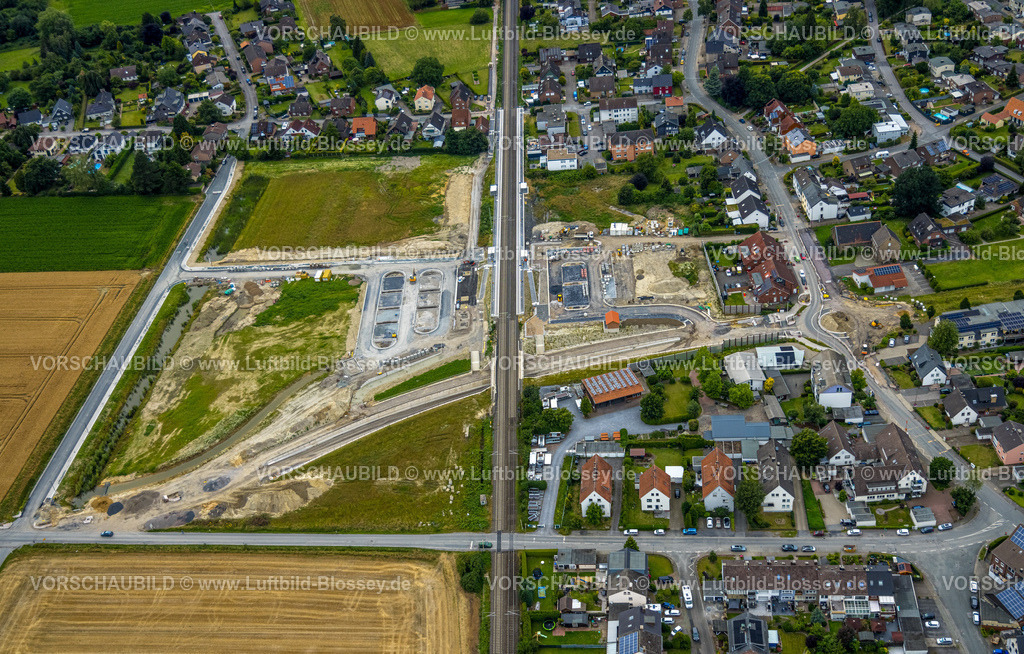 Hamm240710396 | Luftbild, geplante Nahverkehrsverbindung mit Haltepunkt in Westtünnen, Baustelle am Südfeldweg und Von-Thünen-Straße für den künftigen Bahnhaltepunkt, Bahnlinie und Wohnsiedlung, Stadtbezirk Rhynern, Hamm, Ruhrgebiet, Nordrhein-Westfalen, Deutschland