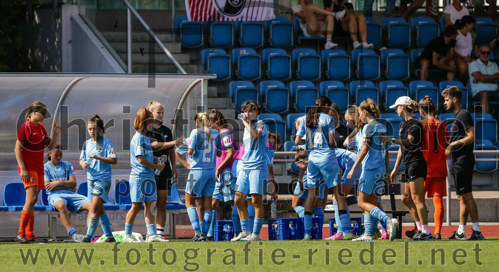 2023-09-09_087_FC_Bayern_Muenchen_gegen_SC_Freiburg | Aschheim, Deutschland, 09.09.2023:
Fußball, B-Juniorinnen-Bundesliga Süd 2023 / 2024, 1. Spieltag, FC Bayern München gegen SC Freiburg, Endergebnis: 4:0

Foto: Christian Riedel / fotografie-riedel.net