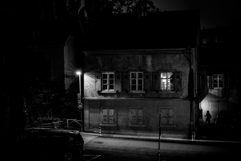 Haus an der Seestrasse, Liestal | Schöne Fotografien aus der Stadt und der Natur zum bestellen oder selber hochladen. Druck auf Foto, Postkarte, Kalender, FineArt Hahnemühle, Alu-Dibond , Akustikbilder zur Absorption von Schall und Lärm etc. - Realisiert mit Pictrs.com