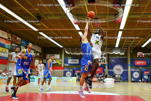 AUT, BSL, Basketball Flyers Wels vs SKN St.Poelten | 22.10.2022, Raiffeisen Arena Wels, AUT, BSL, Flyers Wels vs SKN St.Poelten, im Bild Austen Awosika (Flyers) vs Felix Angerbauer (St.Poelten)


// BSL, Basketball Super League Match between Raiffeisen Flyers Wels and SKN St.Poelten in Wels, Austria on 2022/10/22