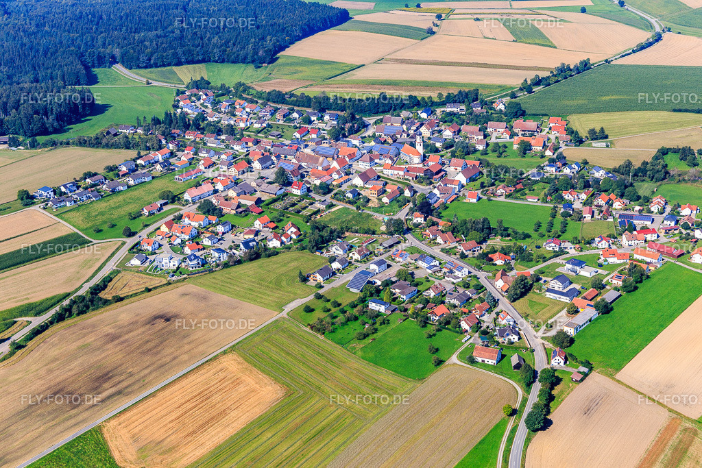 Ortsansicht von Südosten | Luftbild: Ortsansicht von Südosten im Ortsteil Reichenbach in Bad Schussenried im Bundesland Baden-Württemberg in Deutschland. Foto: IMG_129177.jpg vom 04.09.2021 durch Werner Riehm/FLY-FOTO.de - Realisiert mit Pictrs.com