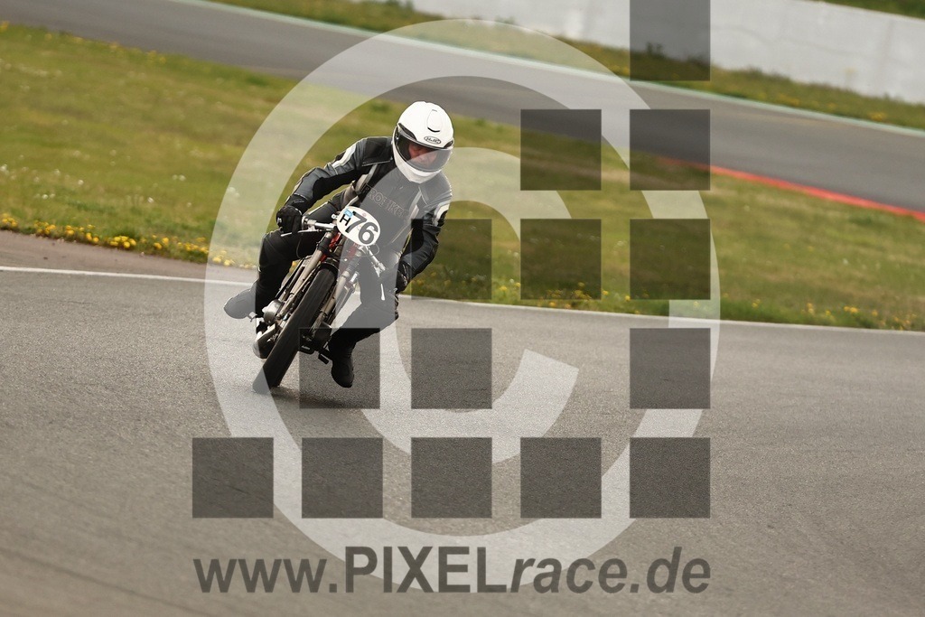 0h76-20260418_04110 | Schöne Erinnerungen an spannende Momente - das festzuhalten ist unser Job. PIXELrace.de ist seit 2003 auf den Rennstrecken Europas unterwegs um die Action draußen beim Fahren und die wunderbare Stimmung imm Fahrerlager für euch einzufangen.