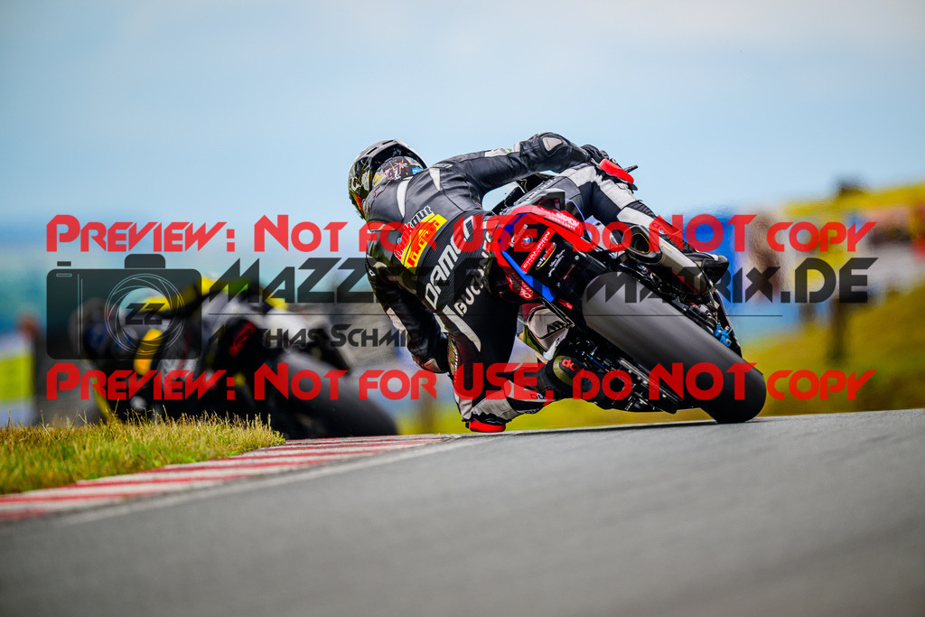 MaZZes_FotoMatrix_240727_6007705_1512 | STK