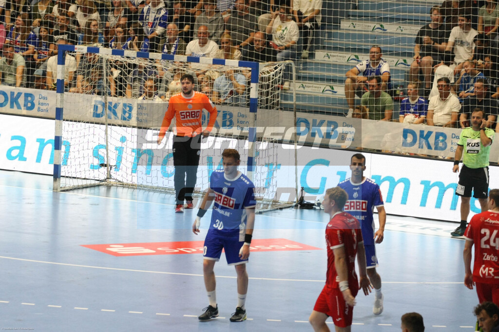 VFL Gummersbach - TBV Lemgo-Lippe | Torwart Daniel Rebmann, vor ihm Tom Kiesler -  © Sportfoto-Sale (MK) - Realisiert mit Pictrs.com