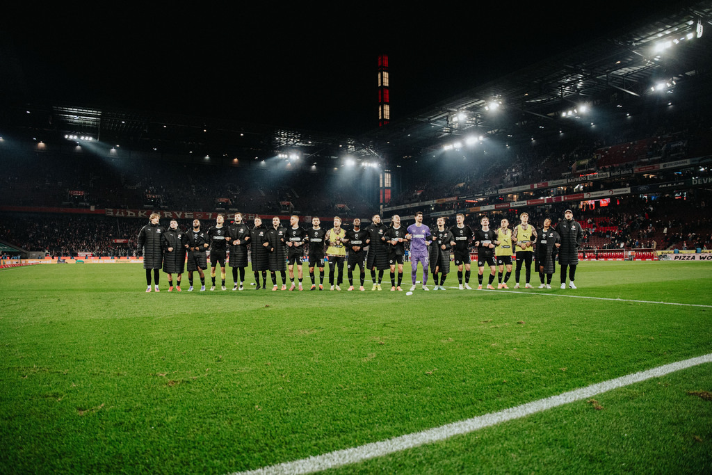 FCS07121 | Der offizielle Shop für FC St. Pauli Fotos. Wähle aus Spielszenen & Fanmomenten dein FCSP Wunschformat. Wir liefern Millerntor-Atmosphäre.