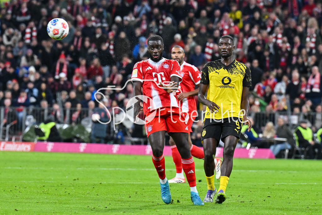FC Bayern München - Borussia Dortmund | mUNICH, GERMANY - Dayot UPAMECANO (FC Bayern Munich 2) against Harry KANE (FC Bayern Munich 9) during the bundesliga match between FC Bayern Munich vs. Borussia Dortmund on matchday 7 at Allianz Arena on October 18, 2025 in Munich, Germany / DFL REGULATIONS PROHIBIT ANY USE OF PHOTOGRAPHS AS IMAGE SEQUENCES AND/OR QUASI-VIDEO