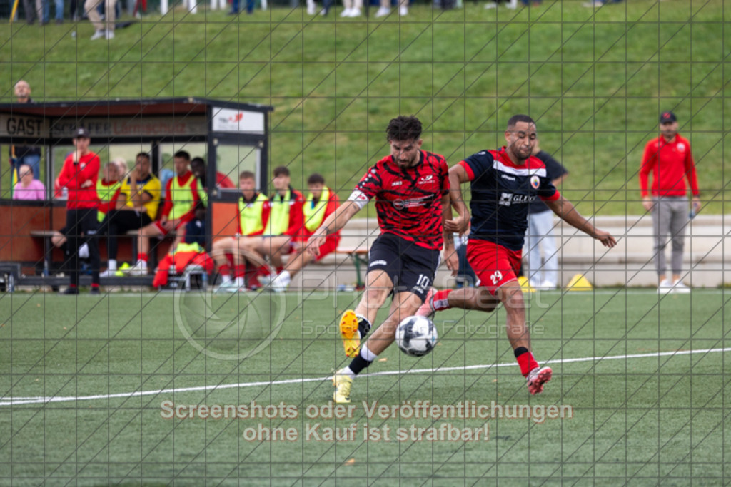 20250726_181442_0096 | Baran Ates (TSV Bad Boll #10) bei seinem Treffer zum 2:1TSV Bad Boll (rot/schwarz) vs. TSVGG Plattenhardt (blau/rot), Fussball, DB-Regio-WFW-Pokal - wfv, 1.Runde, Saison 2025/2026, Kunstrasenplatz, Erlengarten 37, 73087 Bad Boll, 26.07.2025 - 17:30 Uhr,Foto: PhotoPeet-Sportfotografie/Peter Harich