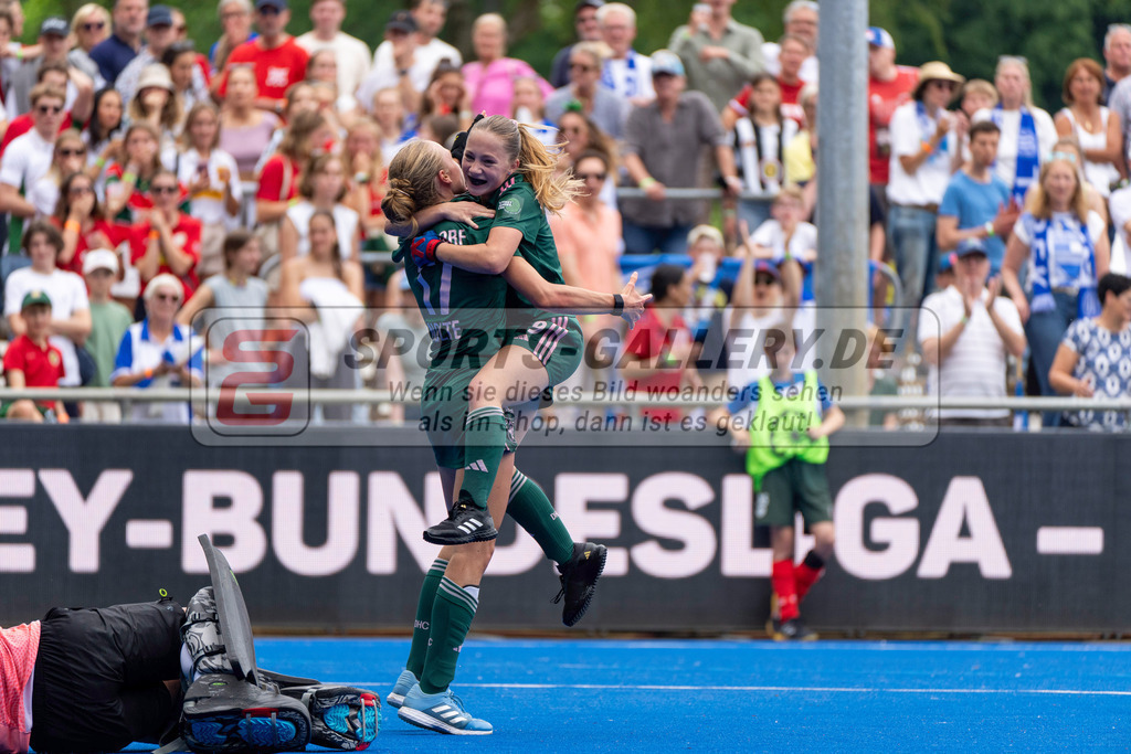 Final4_20250531-1426-HK107769 | Krefeld, Deutschland, 31.05.2025:  Feldhockey Final4 2025 – „Deutsche Feldhockey-Meisterschaften 2025“ im Gerd-Wellen-Hockeyanlage am 31.05.2025 in Krefeld, Deutschland. (Foto von Kramhöller/Fehrmann/Kaste)Krefeld, Germany, 31.05.2025: Feldhockey Final4 2025 – „Deutsche Feldhockey-Meisterschaften 2025“ in Gerd-Wellen-Hockeyanlage at 31.05.2025 in Krefeld, Deutschland. (Foto from Kramhöller/Fehrmann/Kaste)