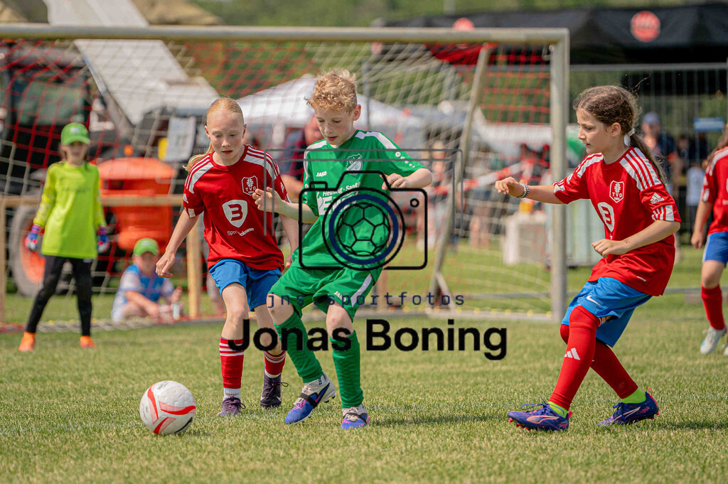 Fußball I E-Junioren I Saison 2025-2026 I OM-Cup Lüsche I Sonntag  I 24208 | jns.sportfotos - Realisiert mit Pictrs.com