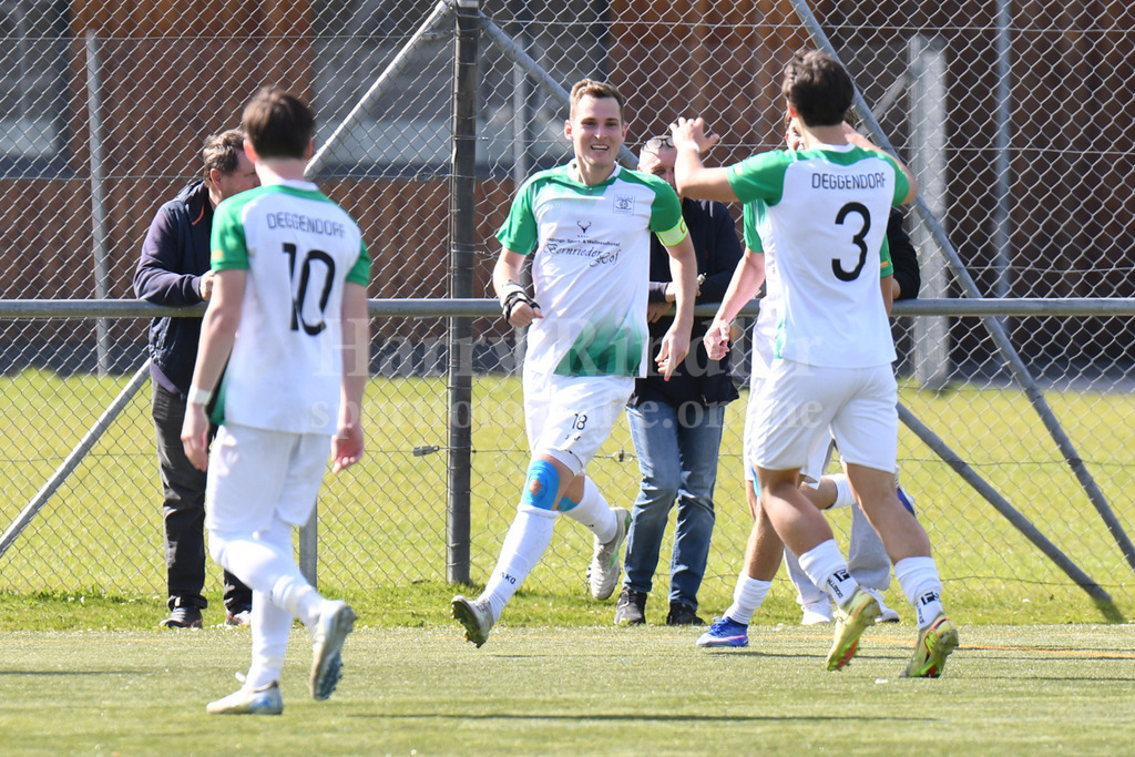 SpVgg GW Deggendorf : SV Hofkirchen | Matthias Schaefer (SpVgg GW Deggendorf #18) zum 1:0 - Realisiert mit Pictrs.com