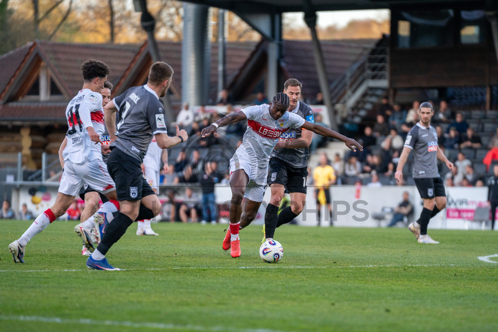 VfB Stuttgart II vs. SSV Ulm 1846 Fussball, Fussball, 3. Liga, 32. Spieltag, 08.04.2026 | Torchance durch Mansour Ouro-Tagba (VfB Stuttgart II, #27),VfB Stuttgart II vs. SSV Ulm 1846 Fussball, Fussball, 3. Liga, 32. Spieltag, 08.04.2026DFB regulations prohibit any use of photographs as image sequences and/or quasi-video