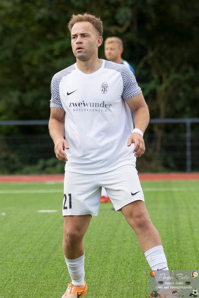 Testspiel: Spvgg. 03 Fechenheim - Türk Gücü Friedberg, 13.07.2024 | Kennedy Ogbonnaya (Spvgg. 03 Fechenheim #21), Spvgg. 03 Fechenheim - Türk Gücü Friedberg, Frankfurt am Main, Sportanlage Birsteiner Straße, 13.7.2024 - Realisiert mit Pictrs.com