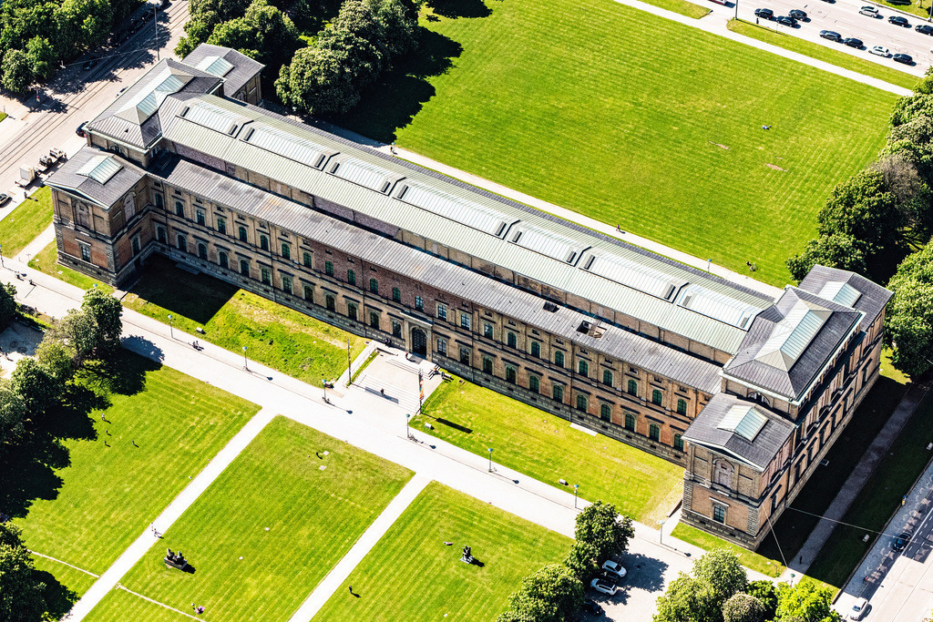 dr__0027541.jpg | MüNCHEN 24.05.2019 Museums- Gebäude- Ensemble Alte Pinakothek an der Barer Straße im Ortsteil Maxvorstadt in München im Bundesland Bayern, Deutschland. Weiterführende Informationen bei: Bayerische Staatsgemäldesammlungen Kunstareal München. // Museum building ensemble Alte Pinakothek on Barer Strasse in the district Maxvorstadt in Munich in the state Bavaria, Germany. Further information at: Bayerische Staatsgemaeldesammlungen Kunstareal Muenchen. Foto: Daniel Reiter