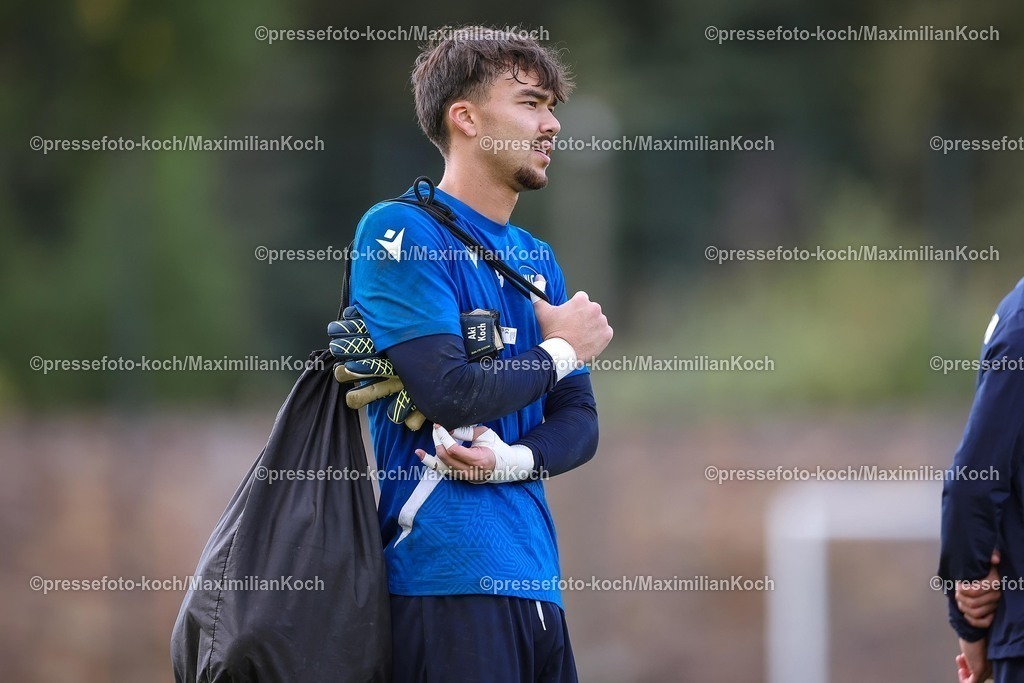 KSC02092502231 | 02.09.2025, Fußball, Training Karlsruher SC, 2. Fußball Bundesliga, Trainingsplatz am BBBank Wildpark Stadion Karlsruhe, Saison 2025 2026: Torwart Aki Koch (KSC #18) 