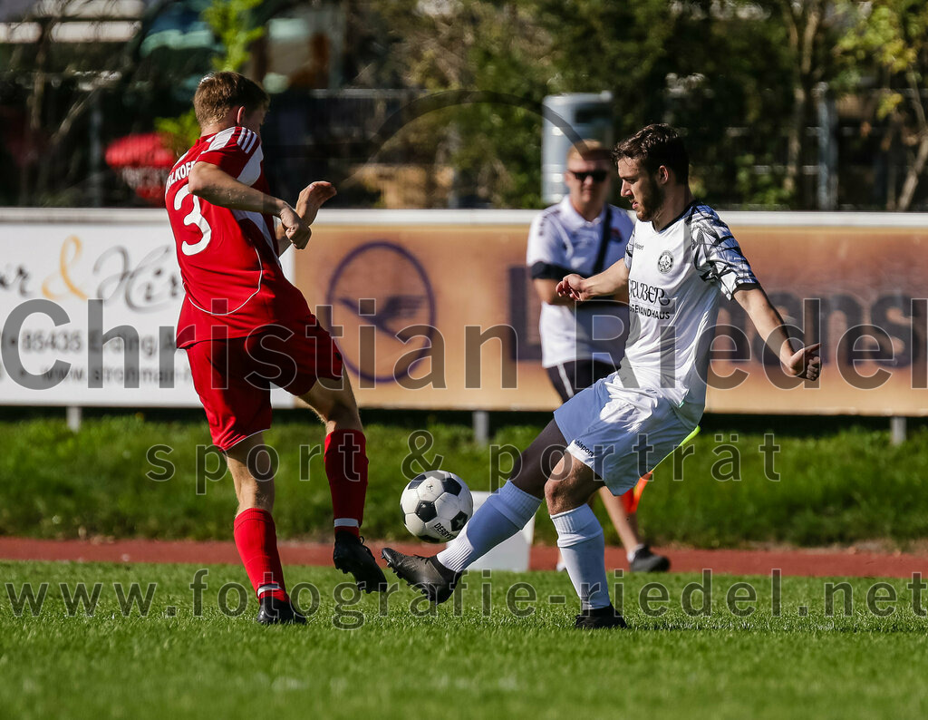 2023-09-09_015_FC_Herzogstadt_II_gegen_SG_Hoerlkofen_Woerth | Erding, Deutschland, 09.09.2023:
Fußball, A-Klassel 2023 / 2024, 6. Spieltag, FC Herzogstadt II gegen SG Hörlkofen/Wörth, Endergebnis: 1:2

Jakob Englhart (SG Hörlkofen/Wörth, #3), Maximilian Huber (FC Herzogstadt, #2)

Foto: Christian Riedel / fotografie-riedel.net