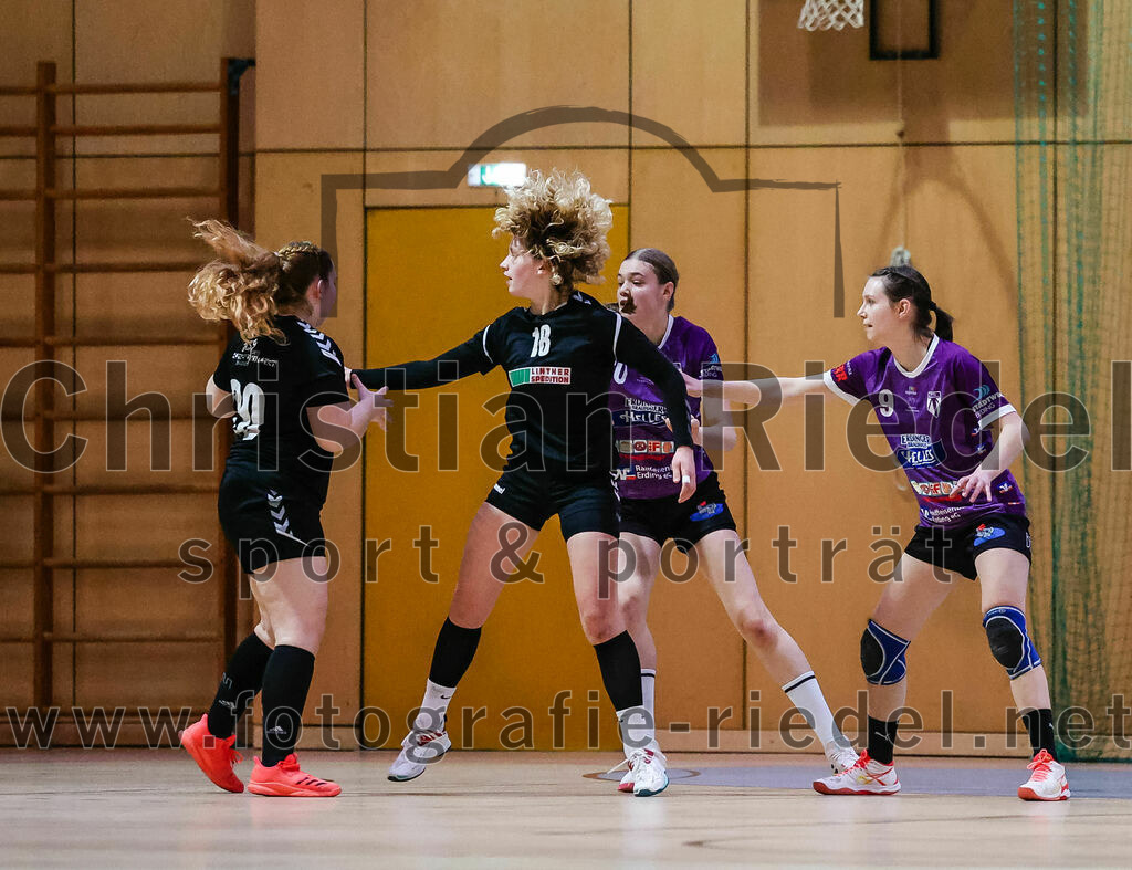 2024-01-27_031_SpVgg_Altenerding_gegen_HSG_Schwab-kirchen | Erding, Deutschland, 27.01.2024:
Handball, Bezirksoberliga Frauen Altbayern 2023 / 2024, 12. Spieltag, SpVgg Altenerding gegen HSG Schwab/kirchen, Endergebnis: 39:28

Johanna Rubner (HSG Schwab/kirchen, #20), Elisabeth Rubner (HSG Schwab/kirchen, #18), Greta Felbinger (SpVgg Altenerding, #10), Julia Kranich (SpVgg Altenerding, #9)

Foto: Christian Riedel / fotografie-riedel.net