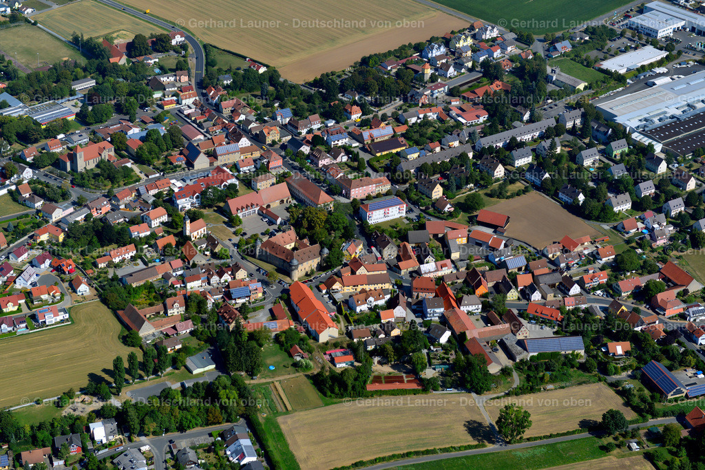3650513 | GIEBELSTADT 13.09.2016 Ortsansicht der Straßen und Häuser der Wohngebiete in Giebelstadt im Bundesland Bayern, Deutschland // Town View of the streets and houses of the residential areas in Giebelstadt in the state Bavaria, Germany Foto: Gerhard Launer