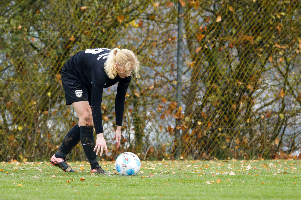 HOHFCH_251109_7417 | 1.FC Heidenheim 1846 II vs. GAST, Fußball, Frauen, Bezirksliga, 2025/2026, X. Spieltag, 03.10.2025 in Heidenheim, Kunstrasen b. Voith-Arena West(Foto: Michael Bulling) - Realisiert mit Pictrs.com