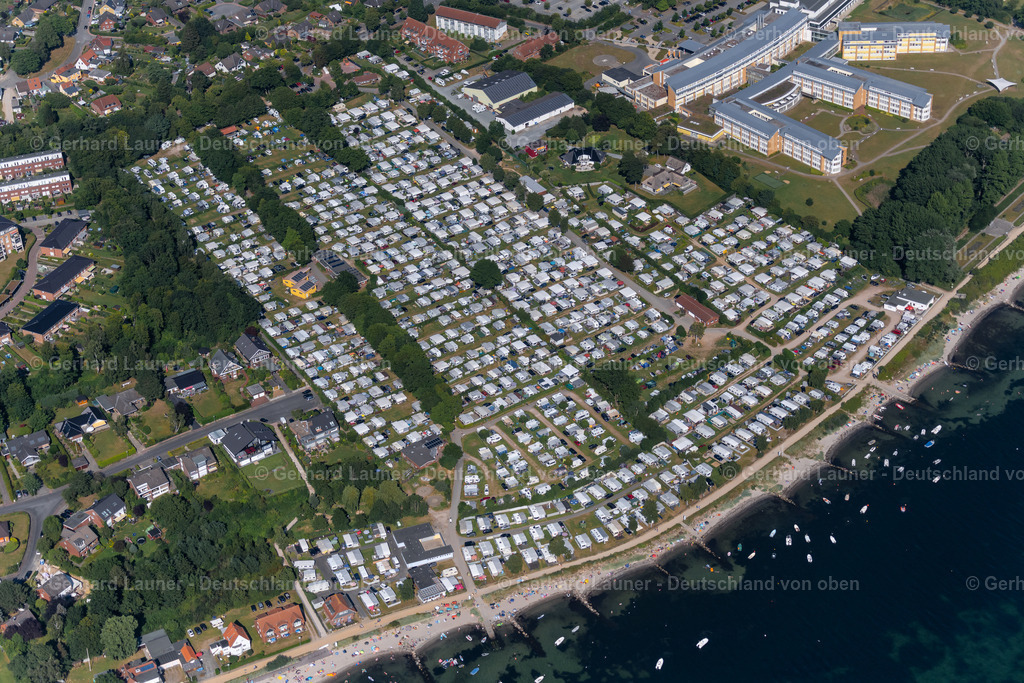 4038097 | NEUSTADT IN HOLSTEIN 07.08.2020 Wohnwagen und Zelte- Campingplatz - und Zeltplatz Lotsenhaus in Neustadt in Holstein im Bundesland Schleswig-Holstein. // Camping with caravans and tents in Neustadt in Holstein in the state Schleswig-Holstein. Foto: Gerhard Launer