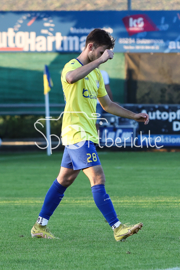 FC Pipinsried - SV Wacker Burghausen | BEnedikt WIEGERT (FCP #28) jubelt nach seinem verwandelten Elfmeter