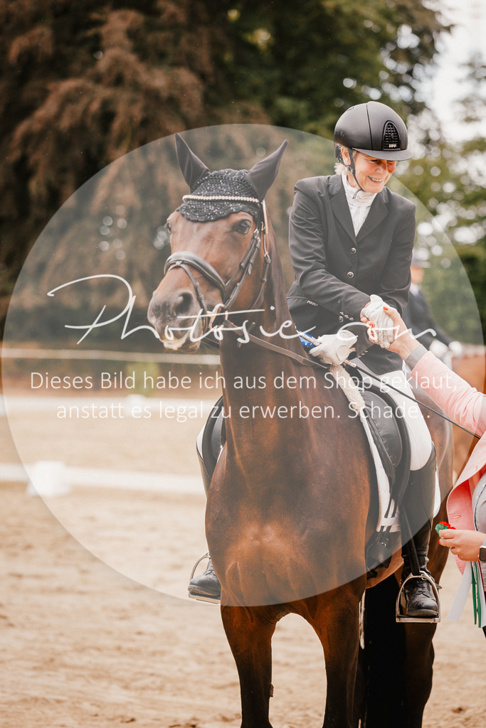 3I6A6407 | Stimmungsvolle Portraits und Reitsportfotografie im Ruhrgebiet und im Münsterland.

Pferdefotografie, Hundefotografie, Tierfotografie, Reportagen, Portraits von Tier und Mensch, Turnierfotografie in Bochum, Recklinghausen, Marl, Haltern am See, Dülmen.. - Realisiert mit Pictrs.com