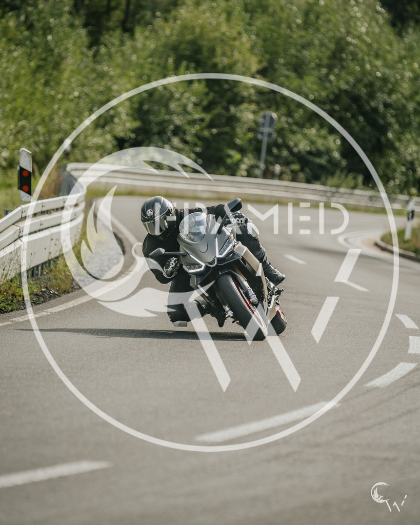 Aprilia grau-5 | cw-framed