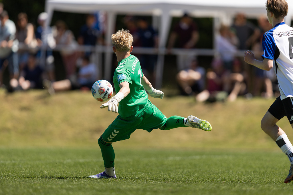 Fußball I Männer I 40. Pfingscup Hollage I 13317 | realhellocedii - Realisiert mit Pictrs.com