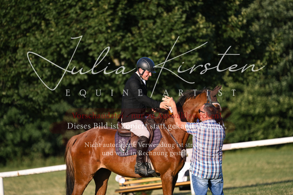 DSC_1988 | Pferde- und Turnierfotografie in Westsachsen. Pferdeportraits, Auftragszeichnungen und intuitive Kunst.