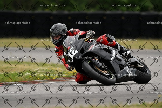 25bt02-1556 | markuskiefer.com - Realisiert mit Pictrs.com