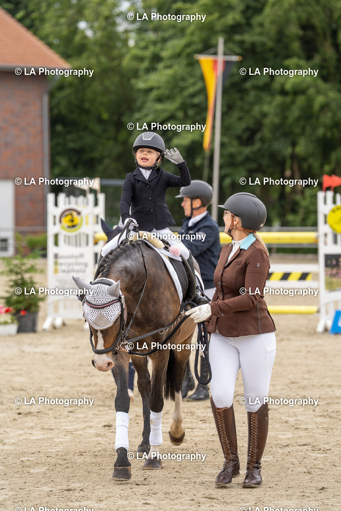 DSC08007 | Entdecke einzigartige Turnierfotos und persönliche Pferde- und Hundeportraits bei LA Photography. Für jeden Reiter und Pferd das perfekte Bild! Stöbere jetzt! - Realisiert mit Pictrs.com