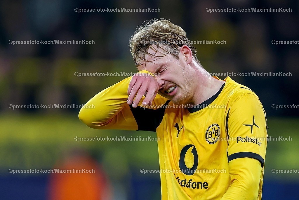 UCL10122501063 | 10.12.2025, Fußball, UEFA Champions League, Borussia Dortmund - FK Bodö/Glimt, BVB Stadion, 5. Spieltag, Saison 2025 2026: Julian Brandt (BVB #10) steht Enttäuscht gestikulierend auf dem Spielfeld   Regulations prohibit any use of photographs as image sequences and or quasi-video.
