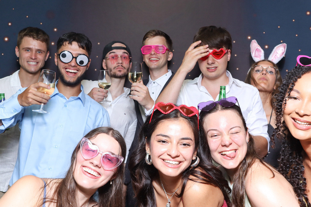 ZD260628112736-151 | Fotoshop von zweidimensional Fotografie. Ihr Fotograf im Aargau. Abzüge von Ihrem Fotobox Event bestellen.Abzüge von Ihrem Hochzeit bestellen.Abzüge von Ihrem Schulfotograf bestellen.