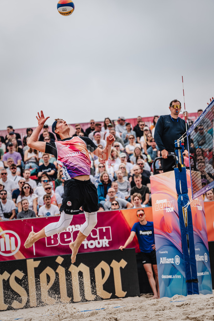 Beachvolleyball | Männer | German Beach Tour 2024 | Tourstop Düsseldorf | 19.05.2024 | Max Just beim Angriff