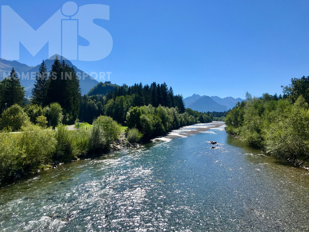 mis_051112bf176.JPG | 12.09.2020, Fischen im Allgäu,  Die Iller fliesst in ihrem Bett.  
 - Realisiert mit Pictrs.com