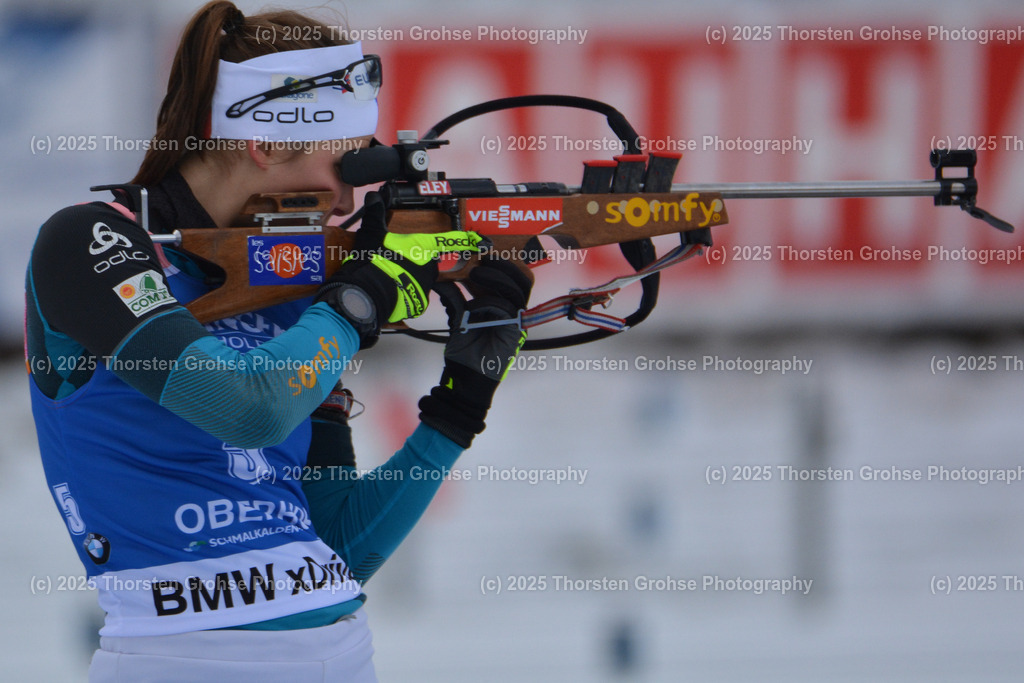 IBU WC Biathlon Oberhof 2018 | BRAISAZ Justine (FRA) beim Anschiessen vor dem Rennen; IBU WC Biathlon Oberhof 2018, 10 km Verfolgung der Frauen am 06.01.2018 in der DKB Ski Arena in Oberhof, (Deutschland) - Realisiert mit Pictrs.com