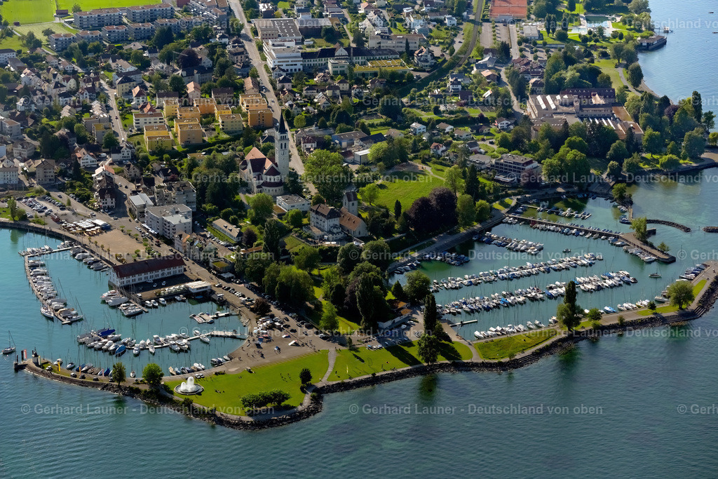 4028360 | ROMANSHORN 17.05.2020 Blick auf den Hafen von Romanshorn im Kanton Thurgau in der Schweiz. Außerdem ist die Katholische Kirche Romanshorn zu sehen. // View of the harbour of Romanshorn in the canton Thurgovia in the Switzerland. Furthermore you can see the Catholic Church of Romanshorn. Foto: Gerhard Launer